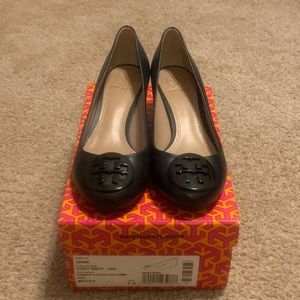 Tory Burch Leather Powder Coated Logo Pump Navy